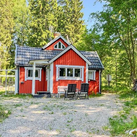 Cozy Home In Oerebro With Wifi Exterior foto