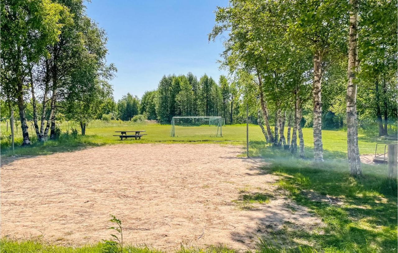 Cozy Home In Oerebro With Wifi Exterior foto