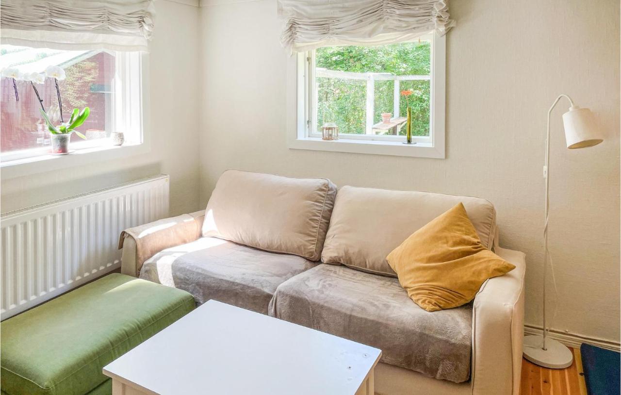 Cozy Home In Oerebro With Wifi Exterior foto