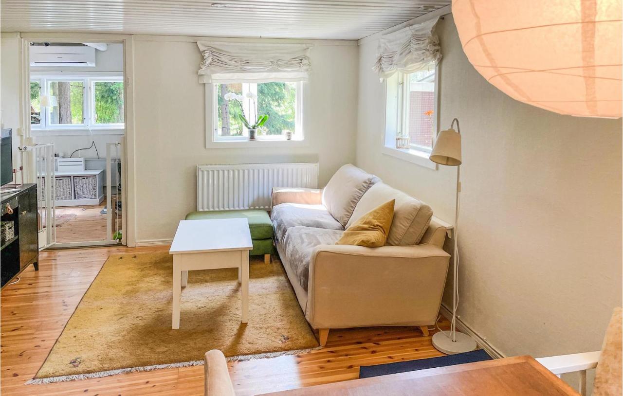 Cozy Home In Oerebro With Wifi Exterior foto
