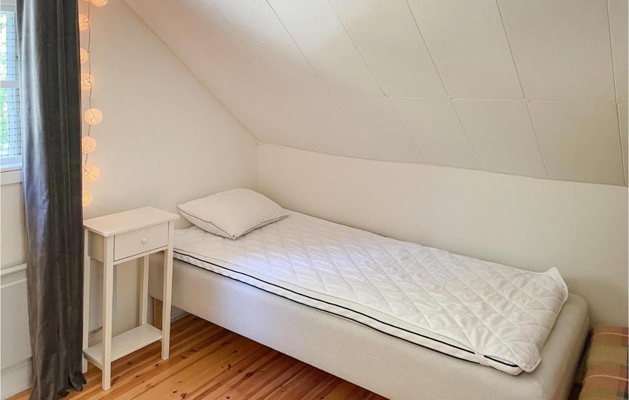 Cozy Home In Oerebro With Wifi Exterior foto